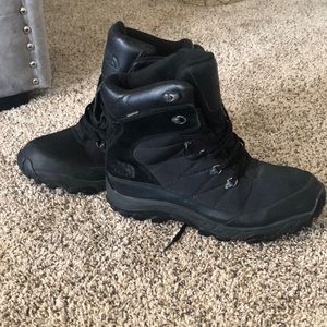 Mens size 11 The North Face winter boots